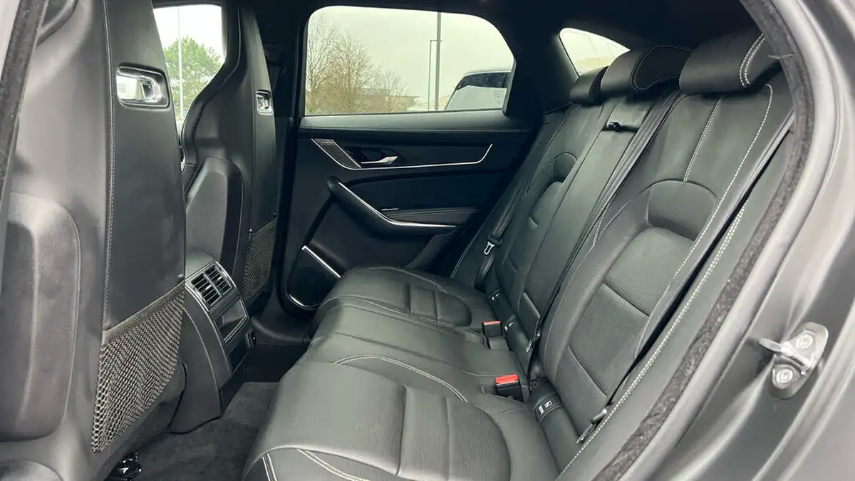 2023-jaguar-f-pace-20-p250-r-dynamic-hse-black-big-3