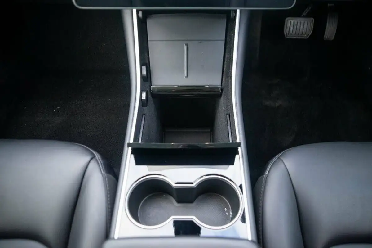 2020-tesla-model-3-e-long-range-big-17