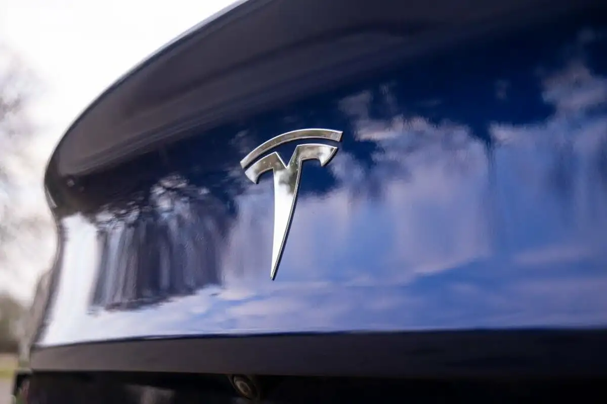 2020-tesla-model-3-e-long-range-big-41
