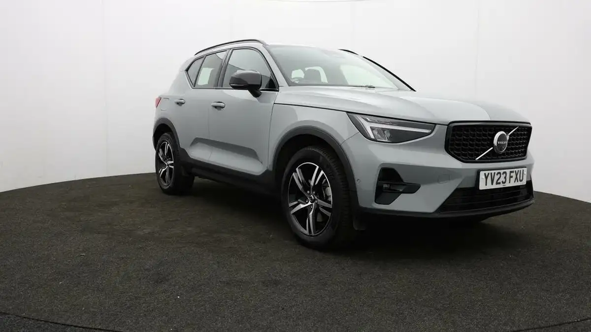 2023-volvo-xc40-20-b3-plus-big-46