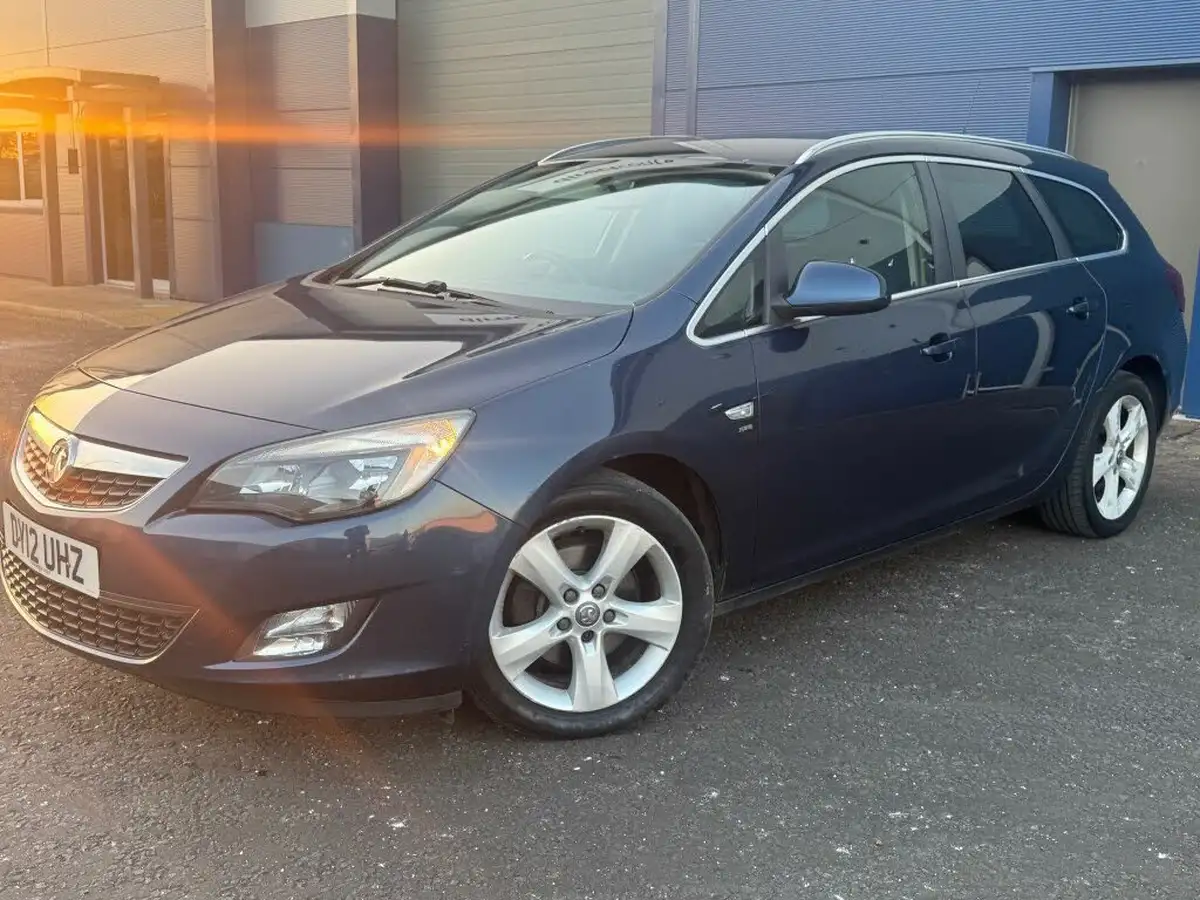 2012-vauxhall-astra-20td-sri-165ps-ss-estate-big-3