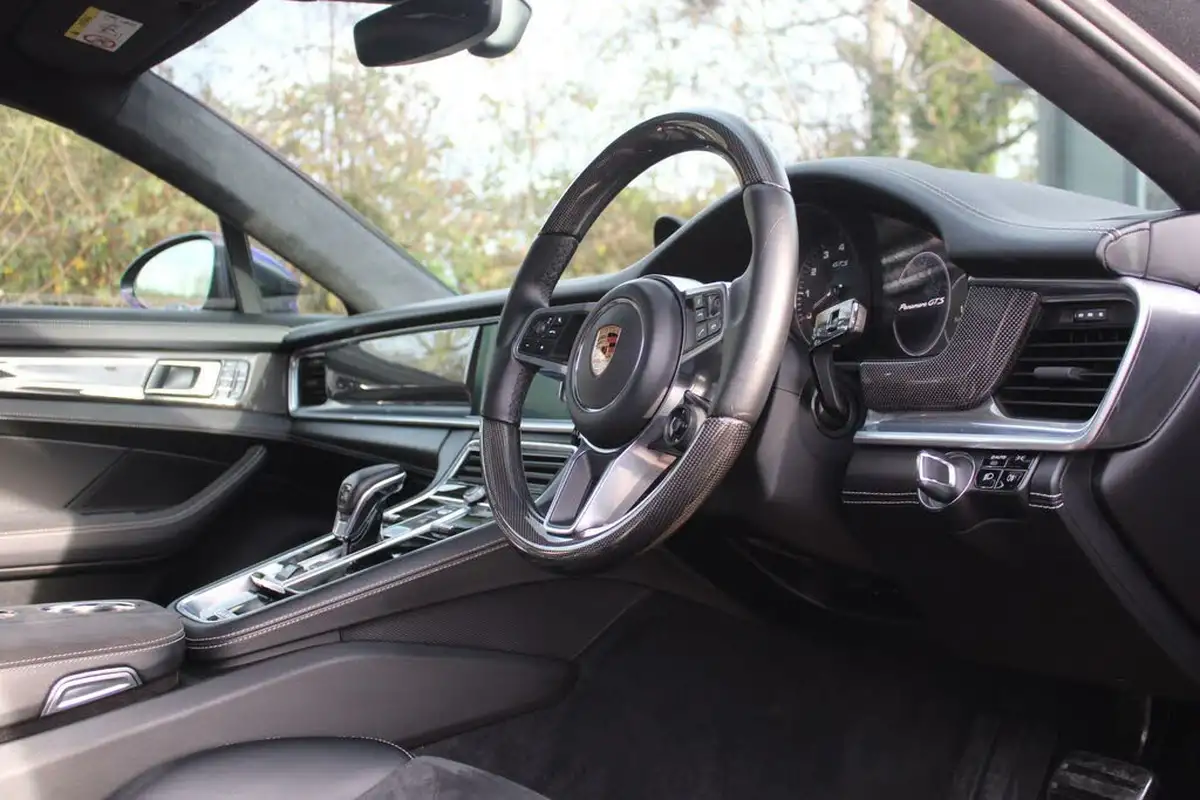 2019-porsche-panamera-40-v8-gts-hatchback-big-4
