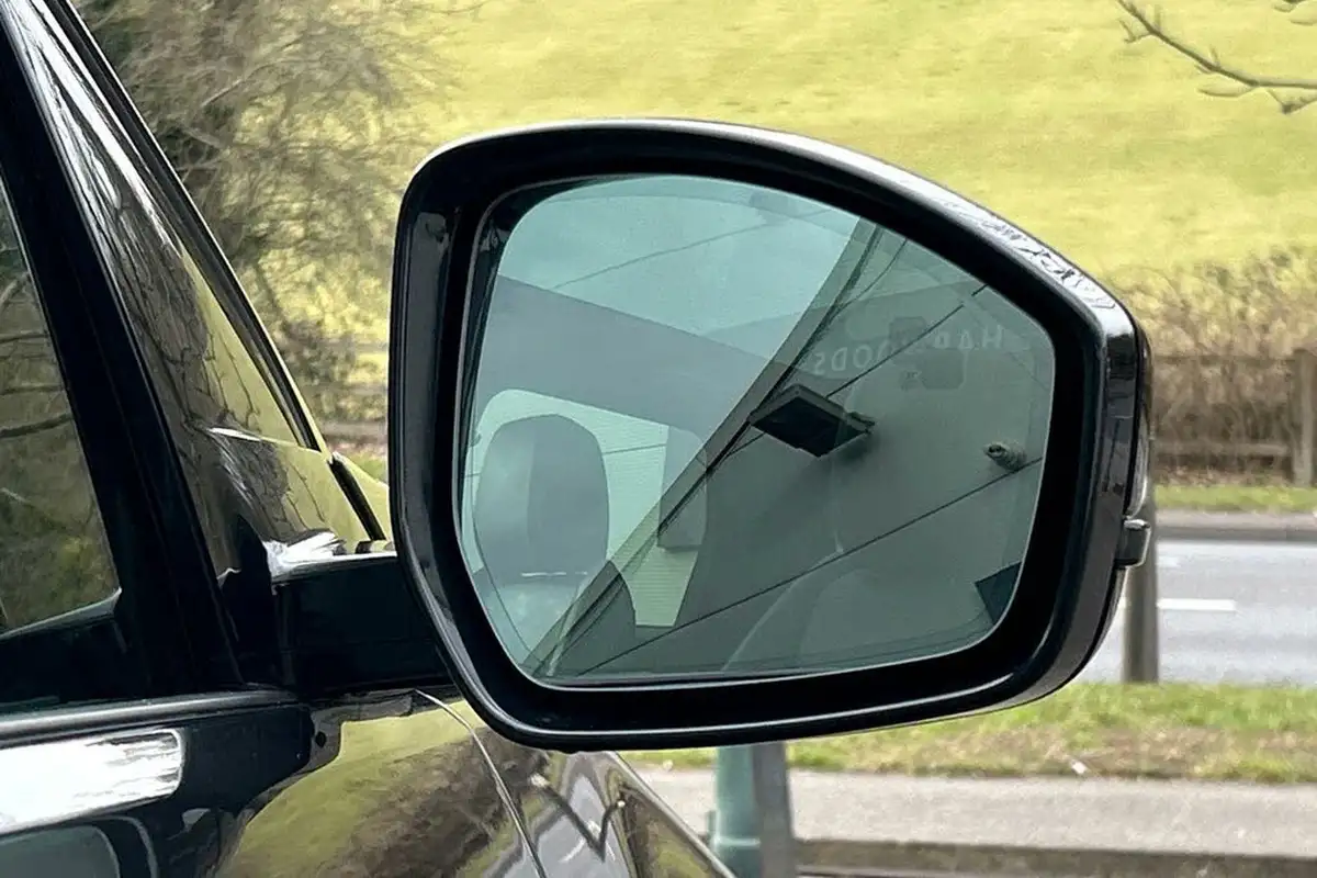 2023-land-rover-discovery-sport-15-p300e-dynamic-hse-big-21