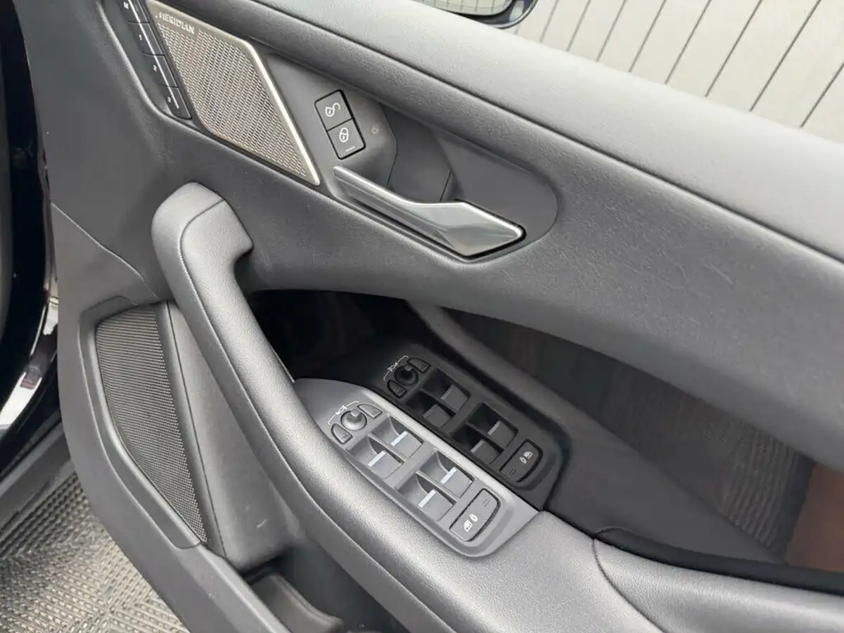 2019-jaguar-i-pace-ev400-se-big-21
