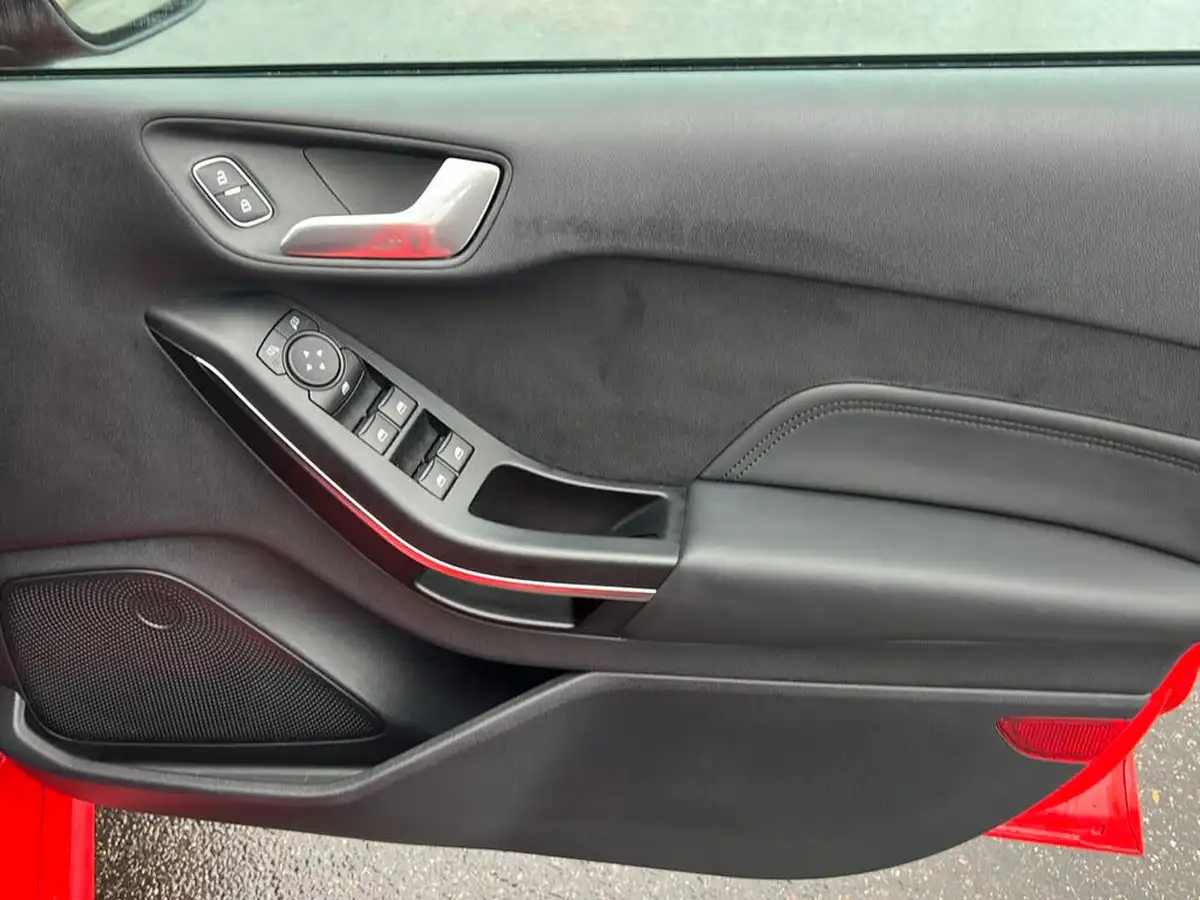 2023-ford-fiesta-big-16