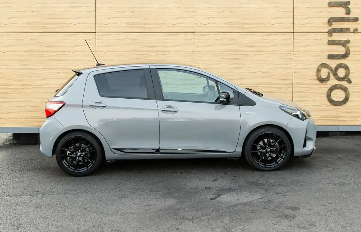 2019-toyota-yaris-15-vvt-i-gr-sport-big-11
