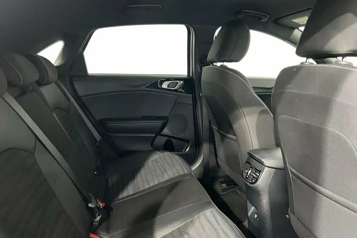 2024-kia-ceed-15-t-gdi-gt-line-158bhp-big-9