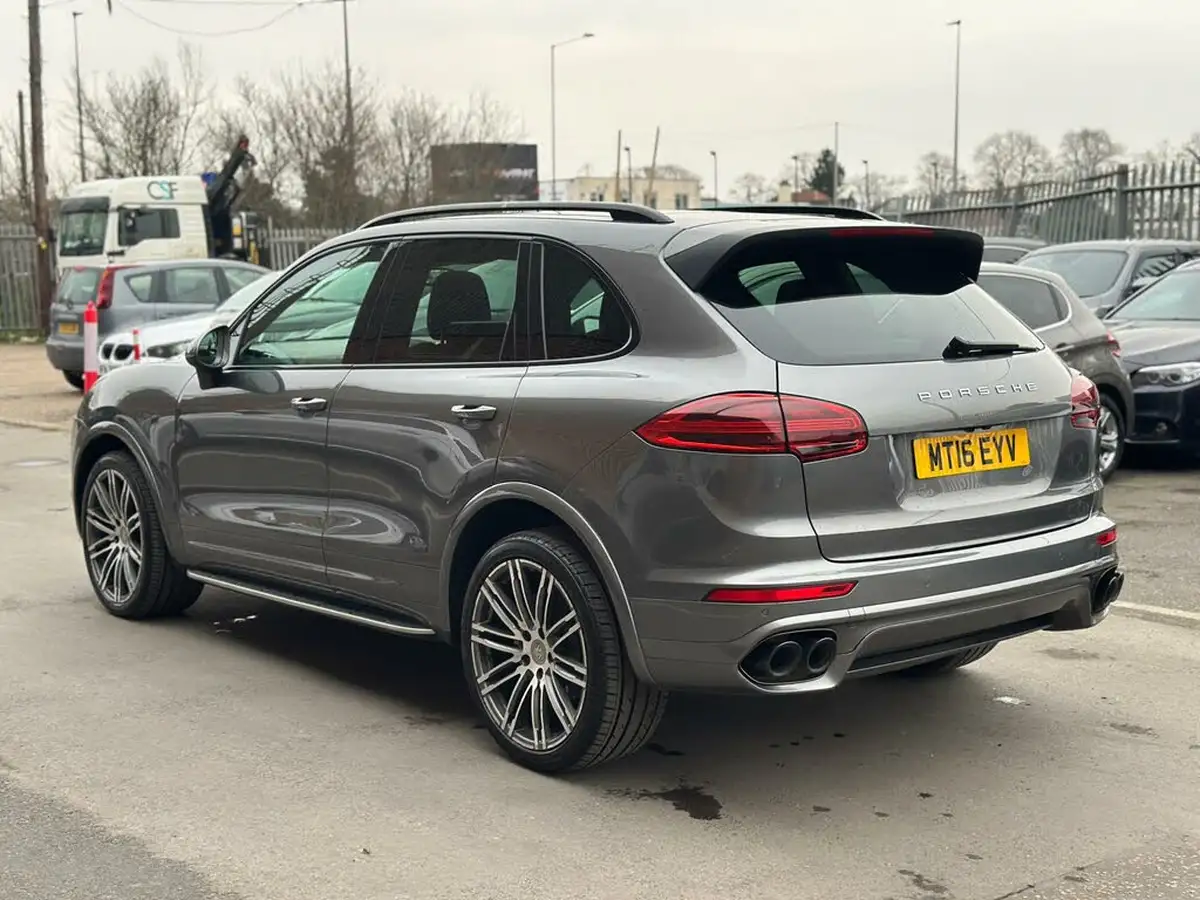 2016-porsche-cayenne-42td-s-big-9