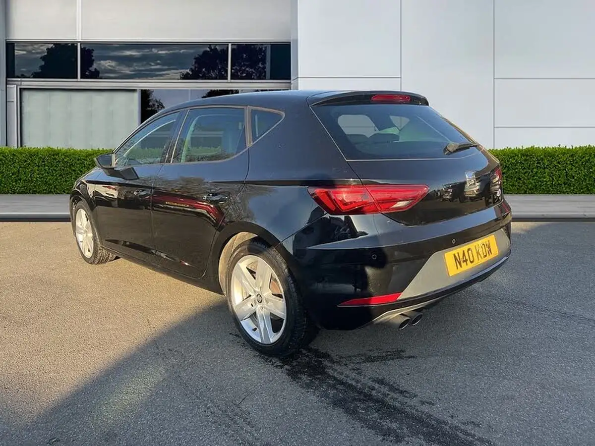 2017-seat-leon-14-ecotsi-fr-technology-hatchback-5d-big-3