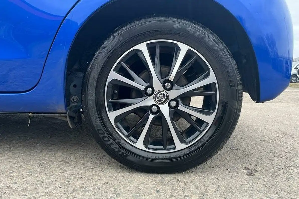 2019-toyota-yaris-15-vvt-i-icon-tech-111bhp-1496cc-big-39