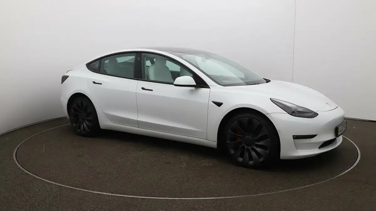 2021-tesla-model-3-e-performance-4x4-big-43