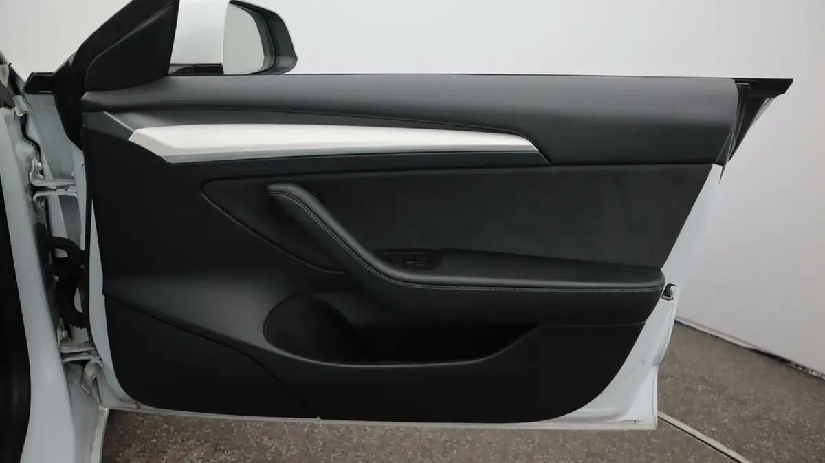 2021-tesla-model-3-e-performance-4x4-big-15