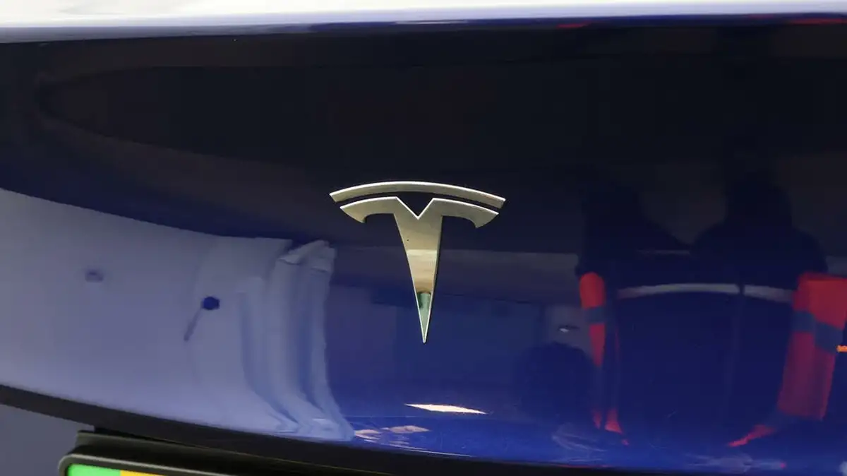 2022-tesla-model-y-e-long-range-big-19