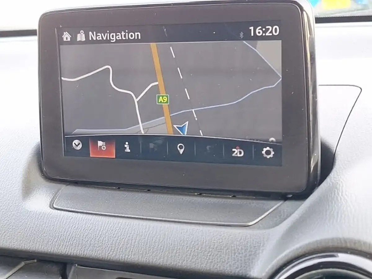 2017-mazda-mazda2-15-sport-nav-90ps-big-15