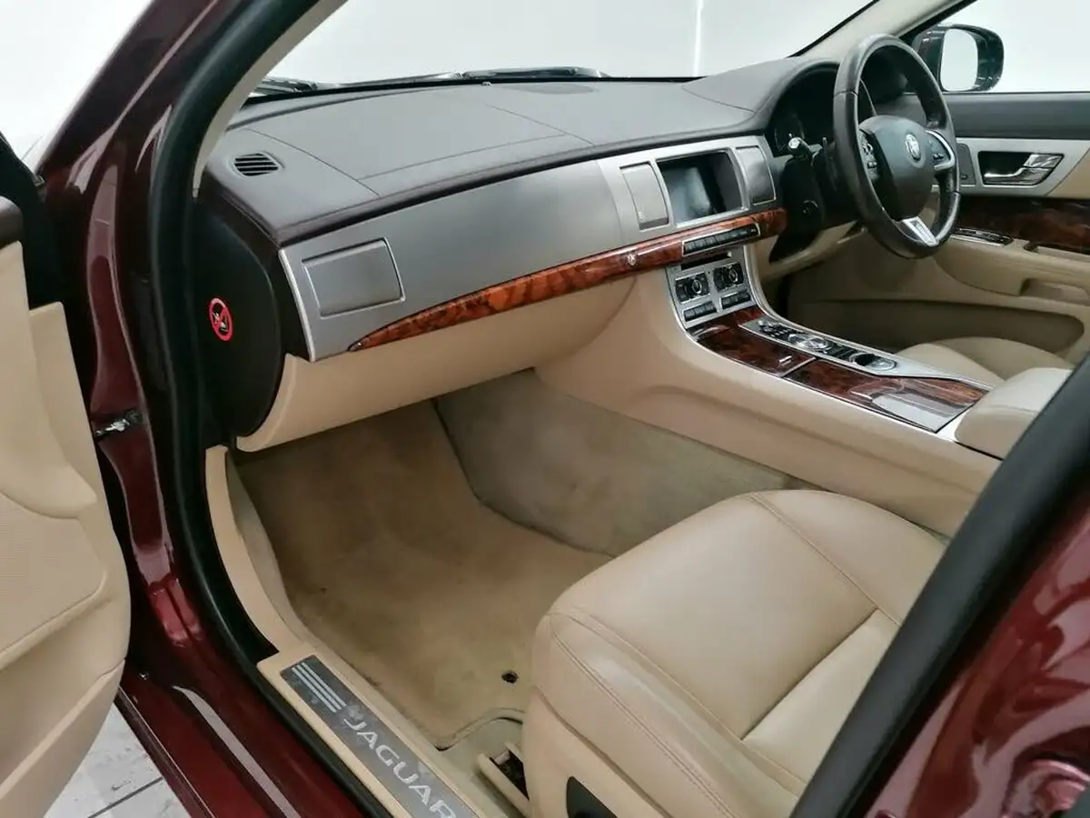 2014-jaguar-xf-22td-premium-luxury-200ps-saloon-4d-big-12