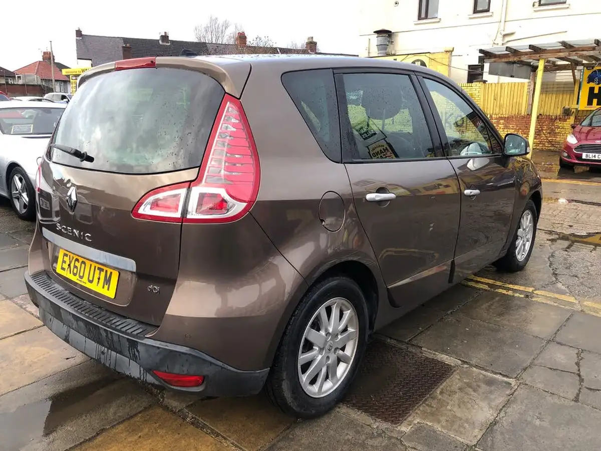 2010-renault-scenic-15td-privilege-tom-tom-big-16
