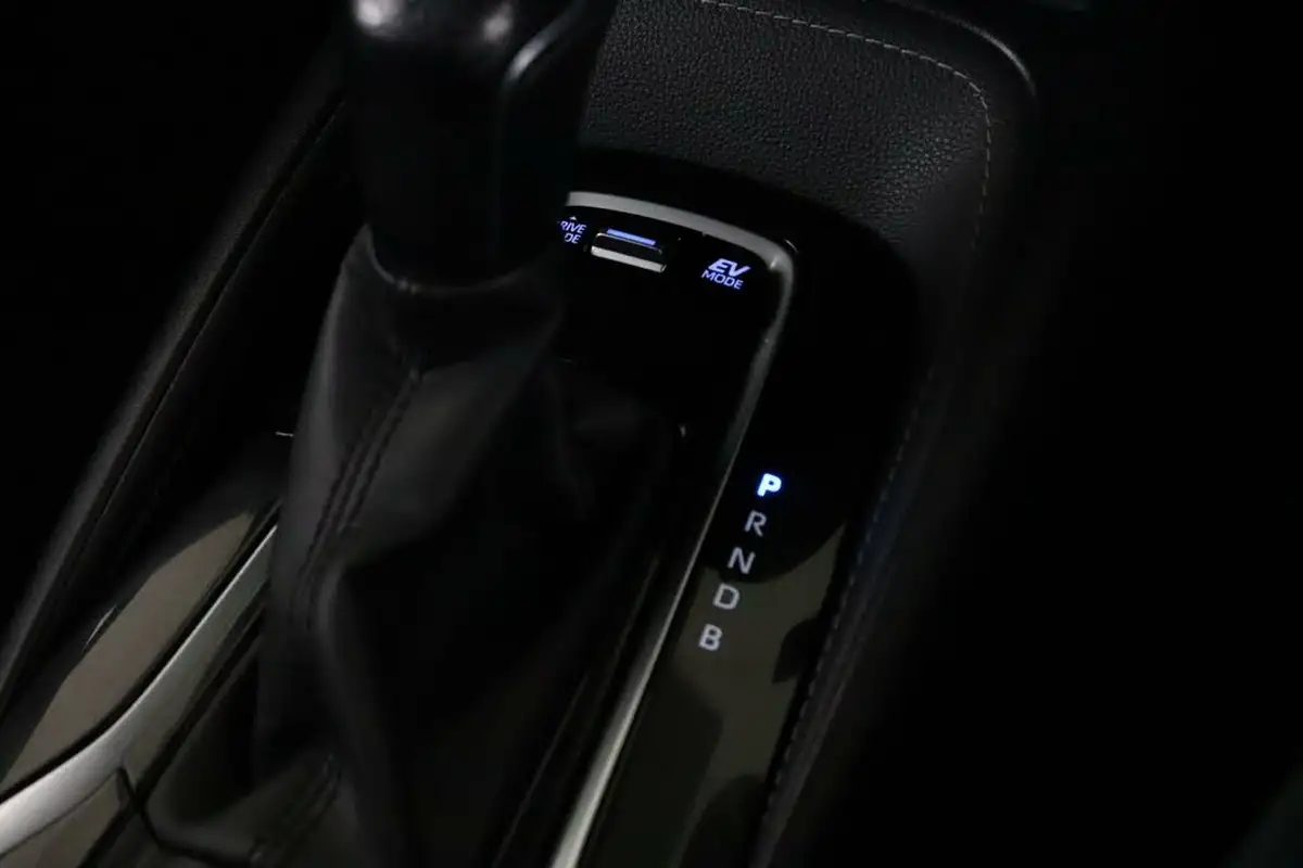 2021-suzuki-swace-18-sz5-big-23