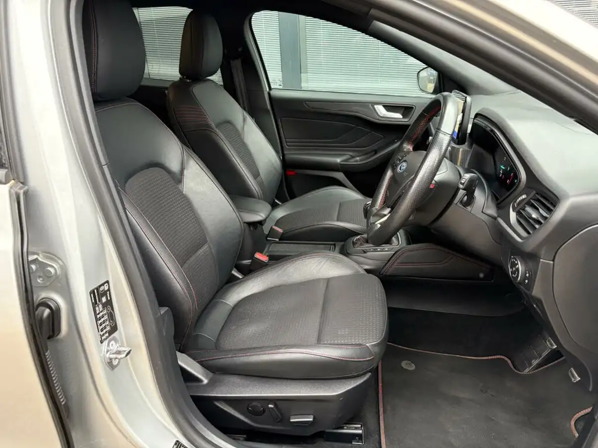 2019-ford-focus-10t-st-line-x-estate-big-13