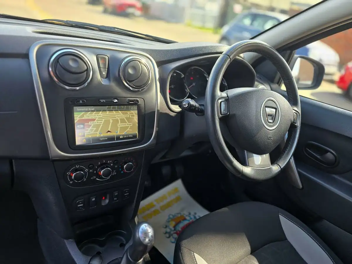 2014-dacia-sandero-stepway-09-laureate-big-32