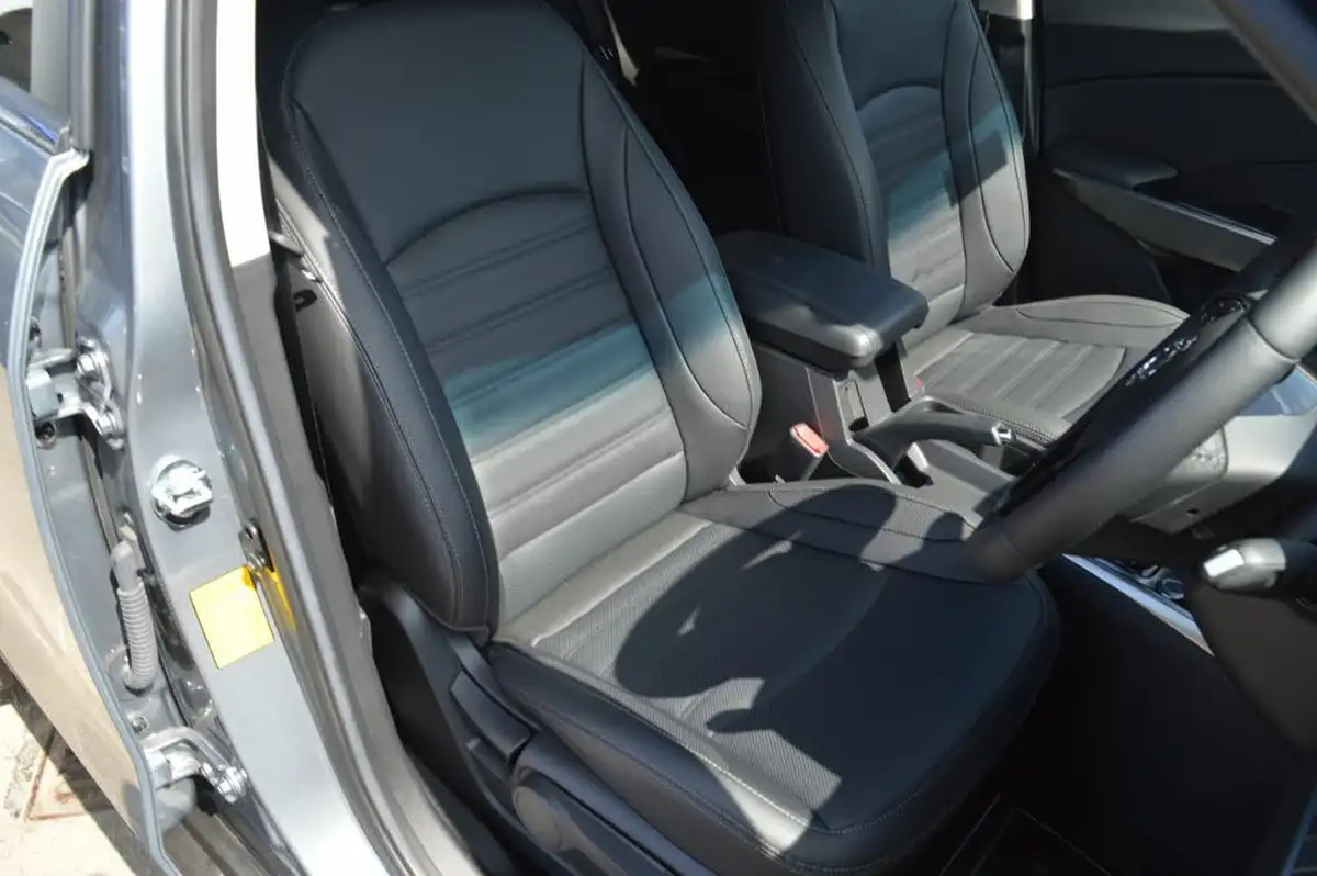 2023-kgm-ssangyong-tivoli-15-ultimate-auto-big-14