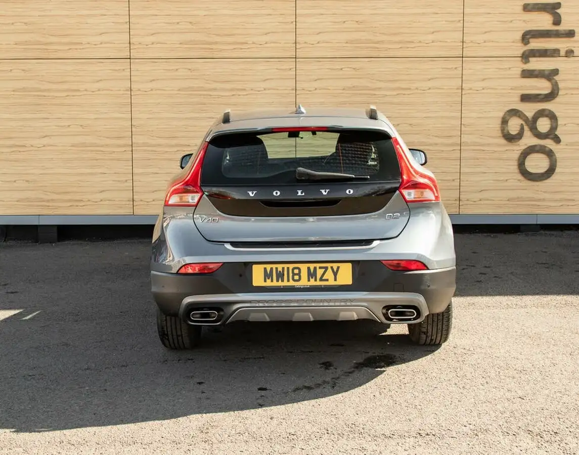 2018-volvo-v40-20td-d2-cross-country-nav-plus-geartronic-big-6