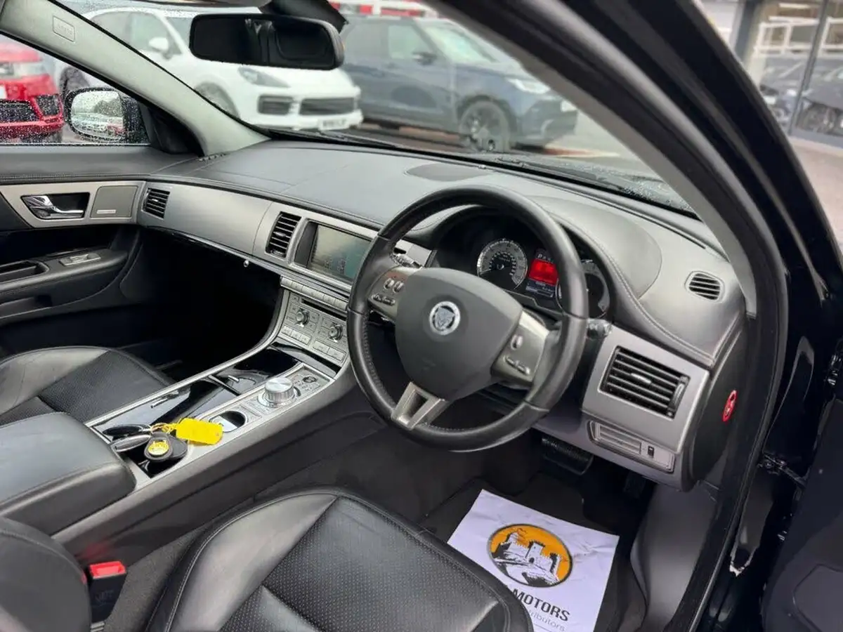 2011-jaguar-xf-30td-s-portfolio-big-7