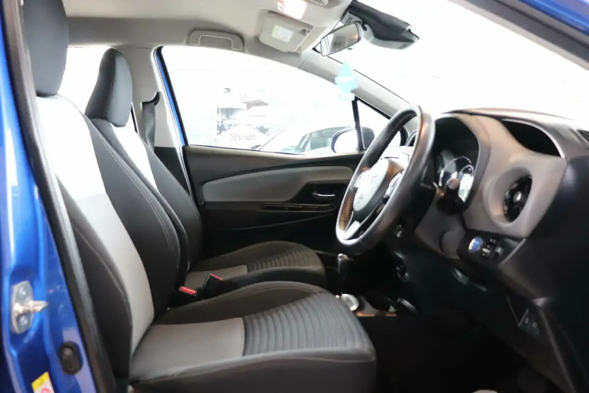 2017-toyota-yaris-15-vvt-i-icon-navi-hybrid-big-17