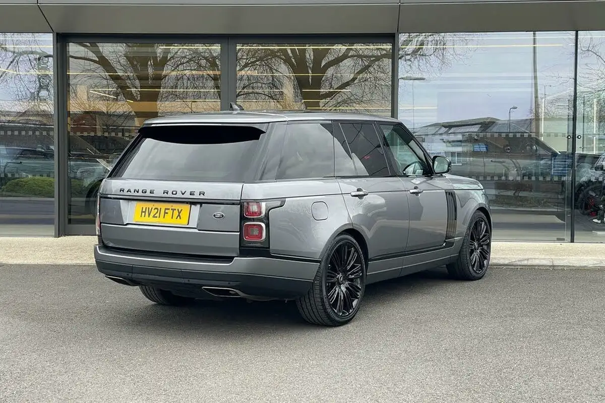 2021-land-rover-range-rover-30-d300-westminster-black-big-6