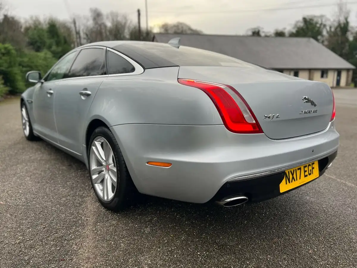 2017-jaguar-xj-series-30td-xj-premium-luxury-lwb-big-11