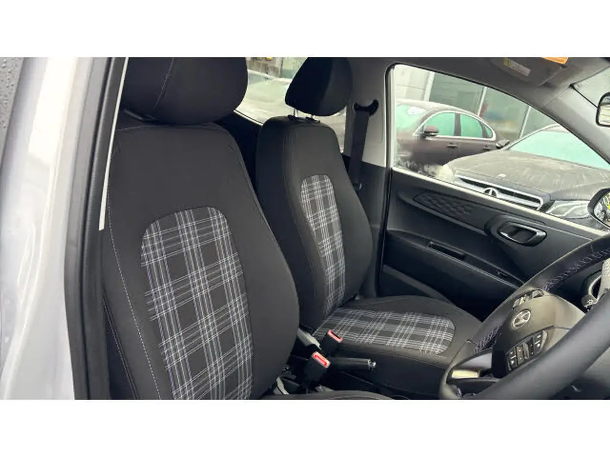 2024-hyundai-i10-12-premium-79ps-big-64