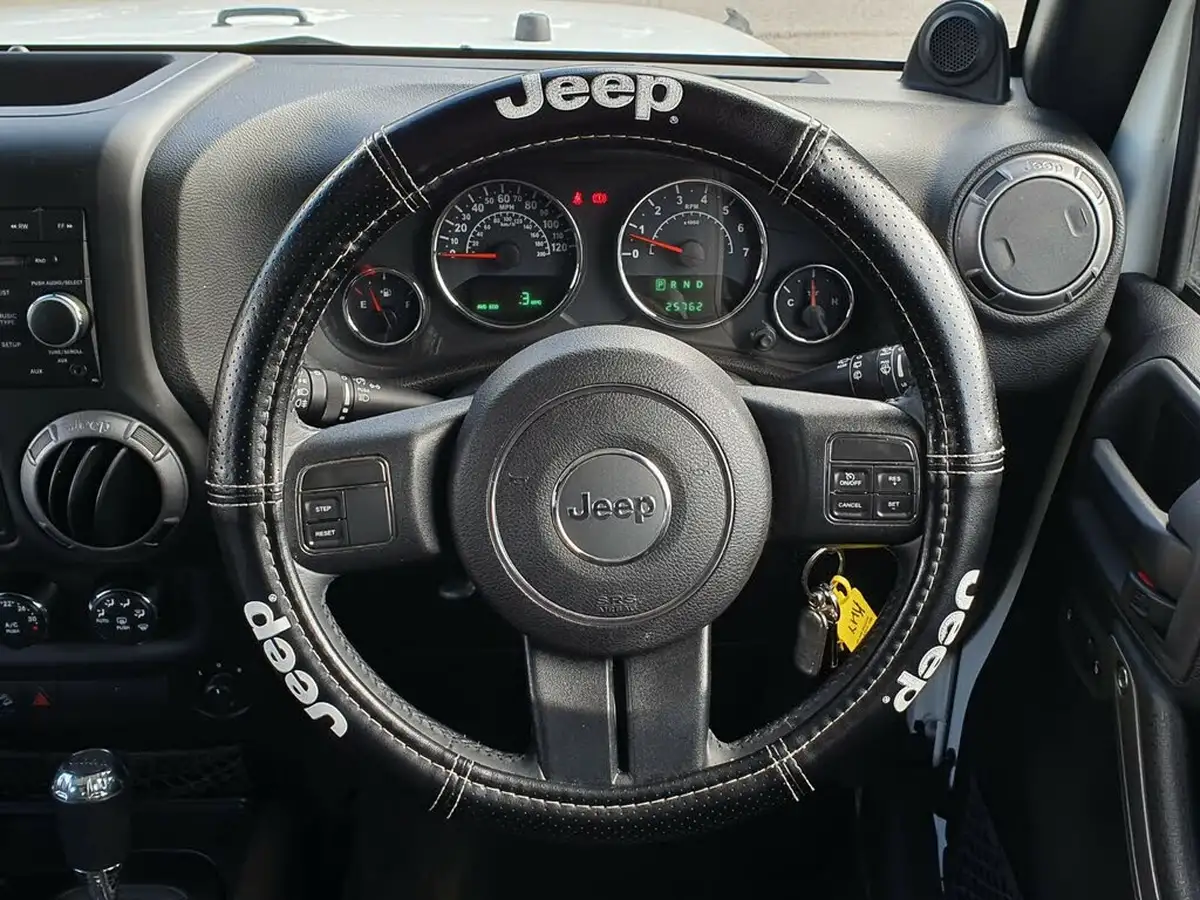 2015-jeep-wrangler-big-14
