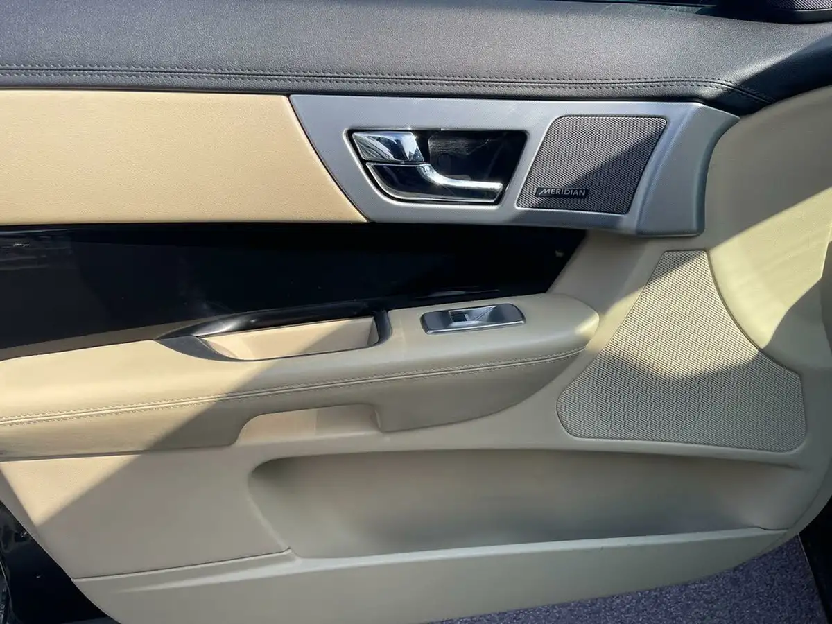 2014-jaguar-xf-30td-s-premium-luxury-saloon-4d-big-28
