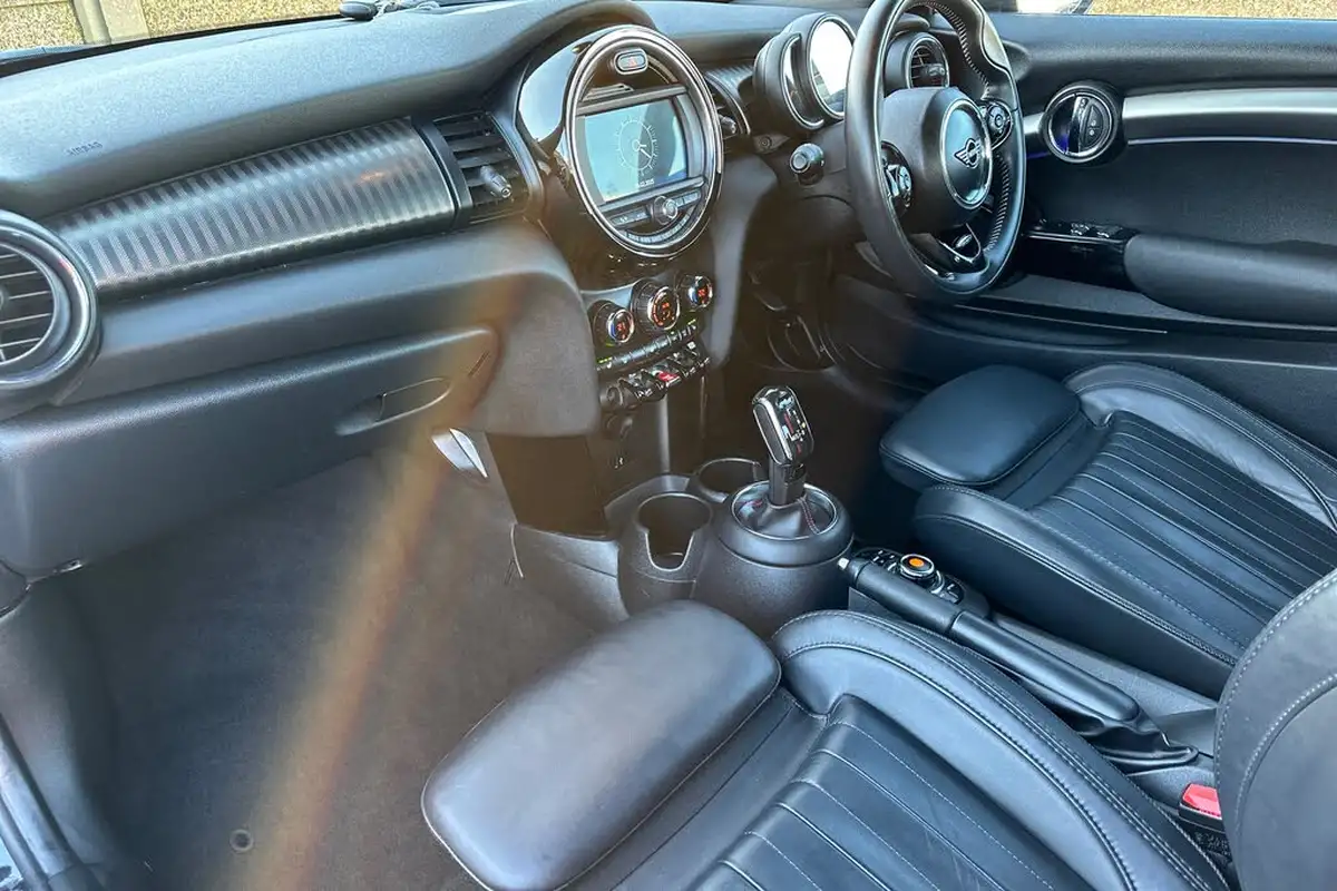 2019-mini-cooper-20-cooper-s-exclusive-189bhp-hatchback-3d-auto-big-3