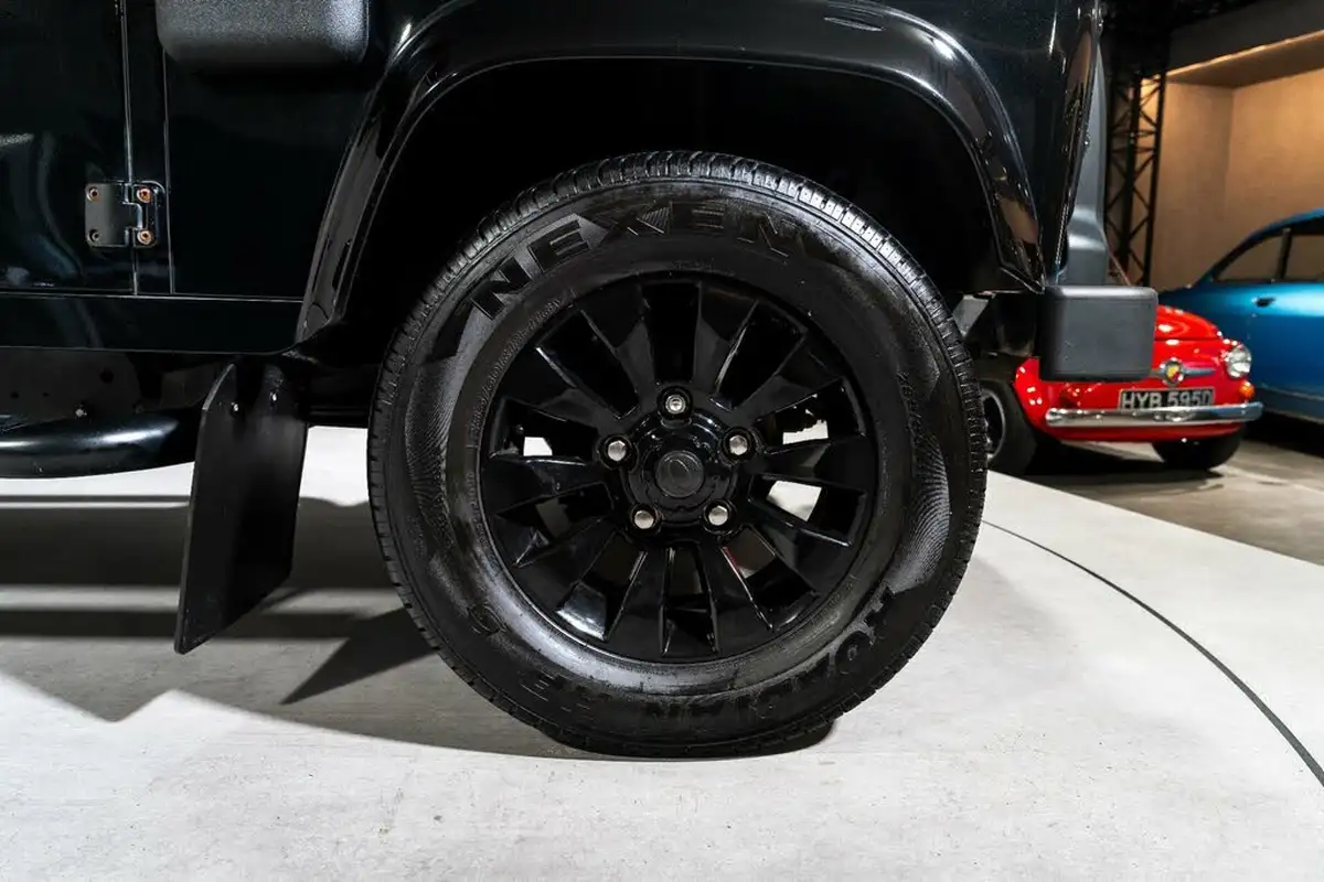 2016-land-rover-110-defender-22td-xs-22i-station-wagon-5-drs-big-8