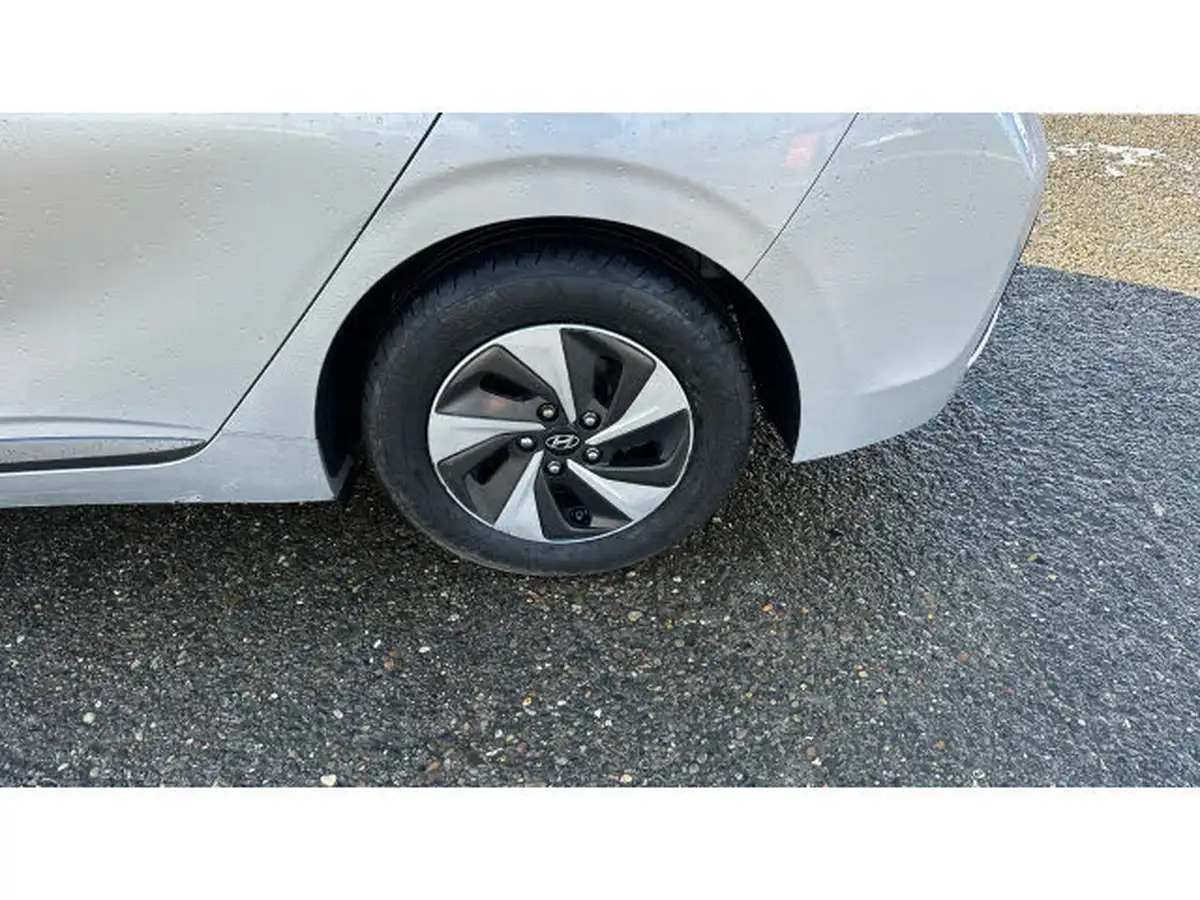 2018-hyundai-ioniq-16-gdi-premium-hybrid-big-22