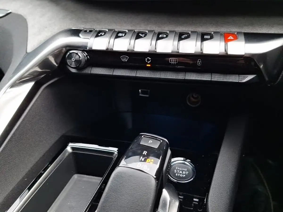 2021-peugeot-3008-suv-16-puretech-gt-premium-300bhp-4wd-hybrid4-e-eat8-big-18