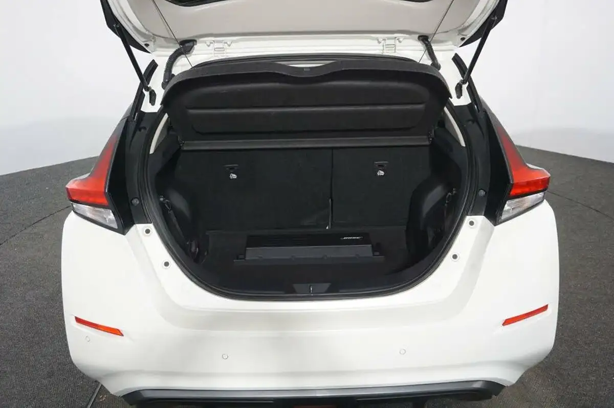2023-nissan-leaf-e-tekna-39kwh-big-23