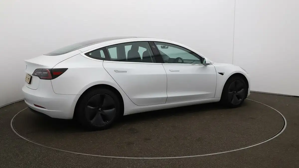 2019-tesla-model-3-e-standard-plus-big-44
