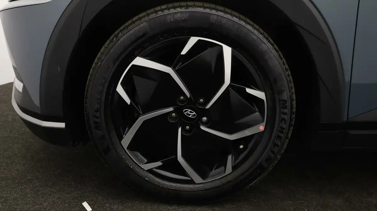 2022-hyundai-ioniq-5-e-se-connect-big-17