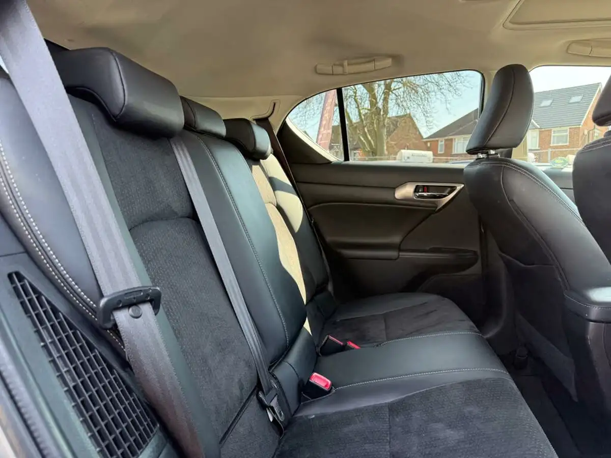 2015-lexus-ct-200h-18-advance-plus-big-29