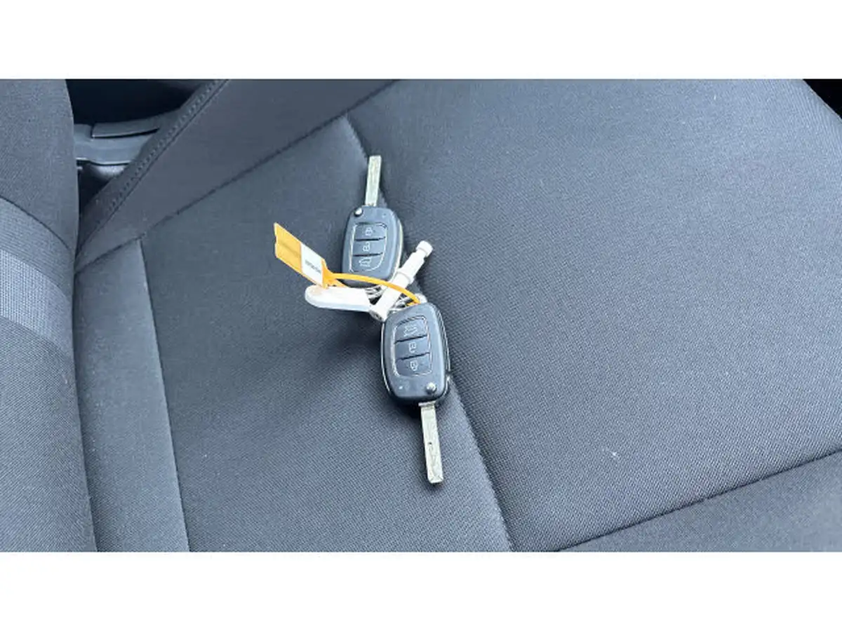 2024-hyundai-i20-10-t-gdi-premium-dct-big-19
