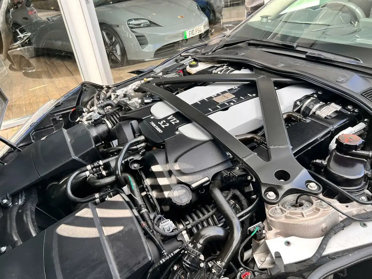 2021-aston-martin-dbs-52-v12-superleggera-big-34