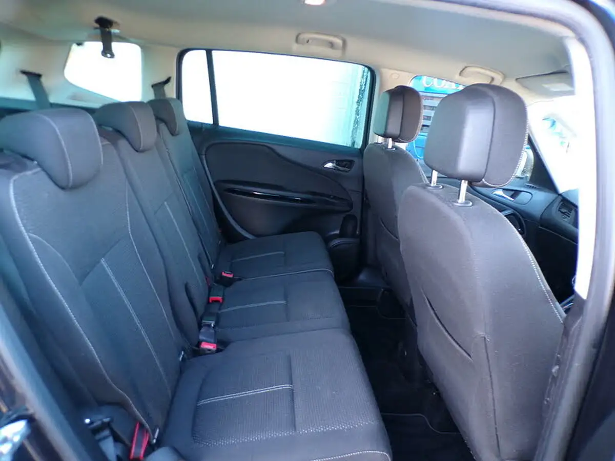2013-vauxhall-zafira-tourer-20cdti-sri-big-16