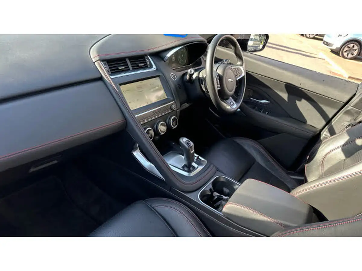 2020-jaguar-e-pace-20-i4d-chequered-flag-150ps-big-8