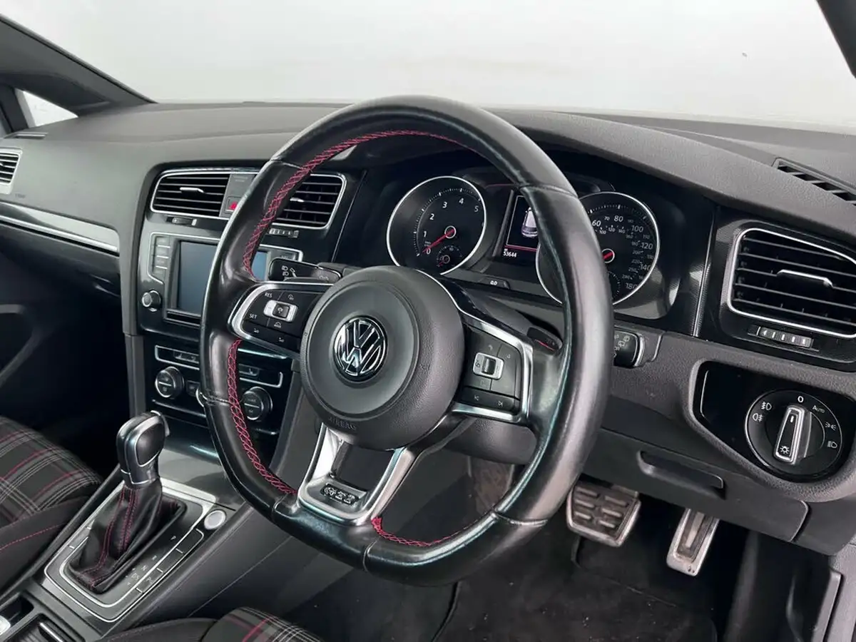 2016-volkswagen-golf-20-tsi-gti-220ps-hatchback-5d-dsg-big-30
