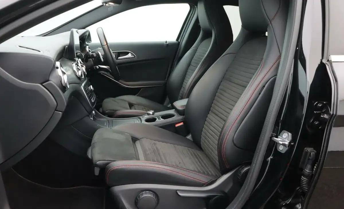 2020-mercedes-benz-gla-class-16-gla-180-amg-line-edition-7g-dct-big-14