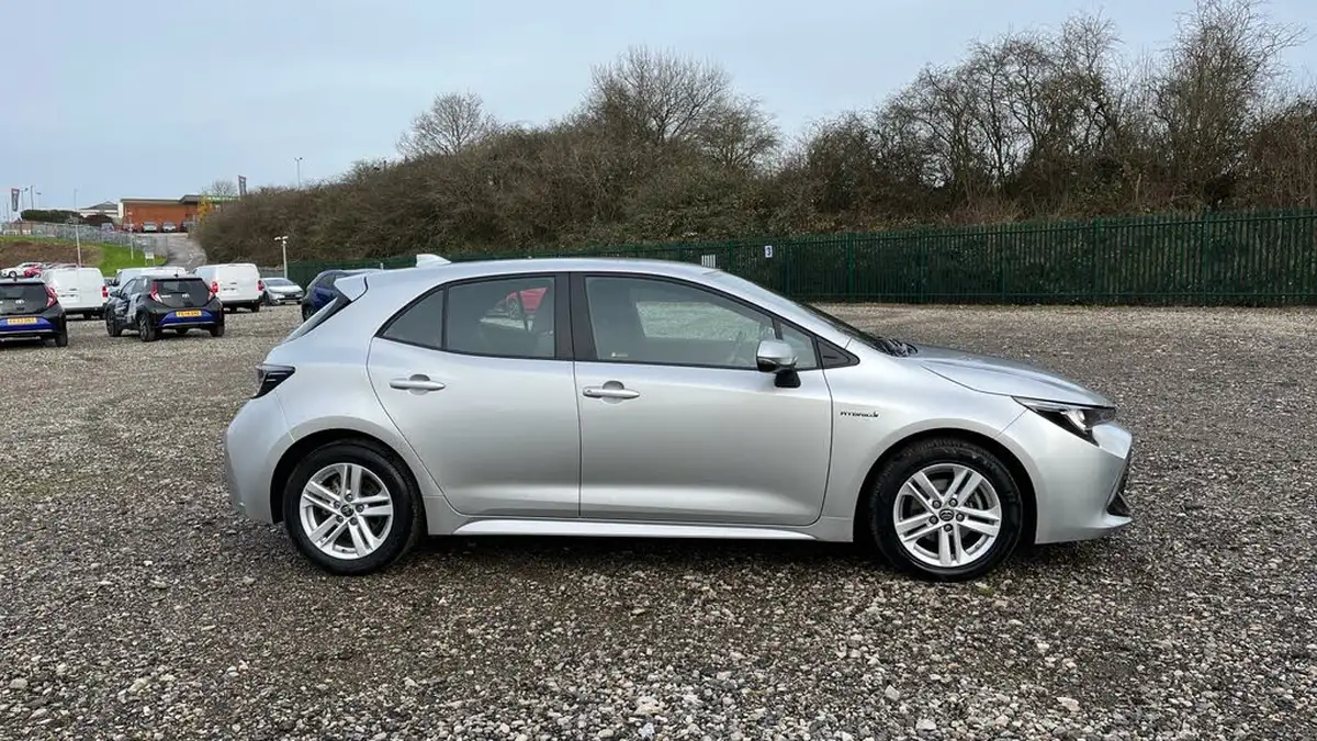 2021-toyota-corolla-18-vvt-i-icon-trk-hatchback-5d-big-15