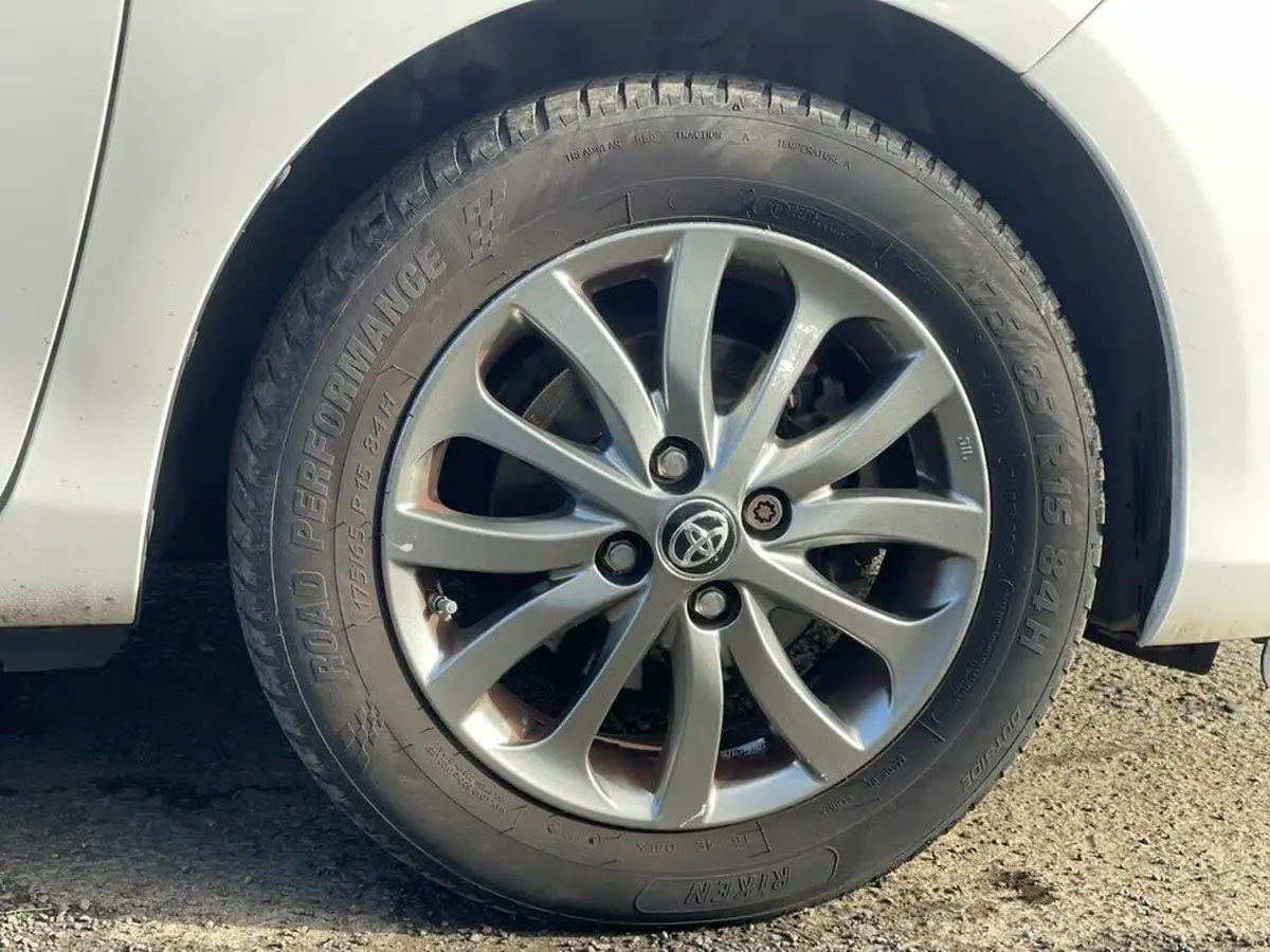 2016-toyota-yaris-133-icon-vvt-i-5d-big-23