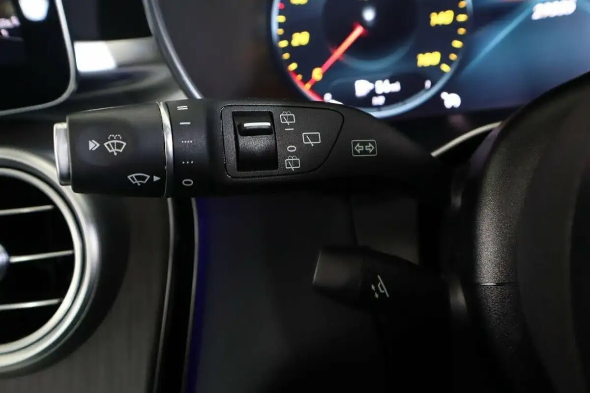 2021-mercedes-benz-glc-class-20d-glc300d-amg-line-premium-plus-245ps-station-wagon-5d-big-19