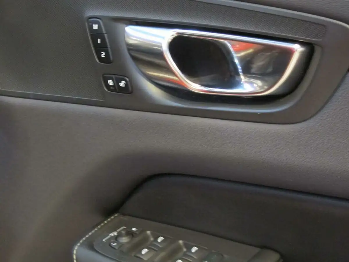 2022-volvo-xc60-20-t6-inscription-350bhp-big-17
